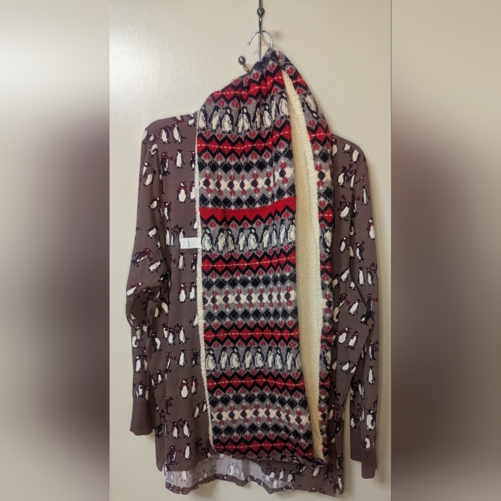 Vera Bradley Gray Top with Penguin Print, Includes Travel Scarf With Pocket